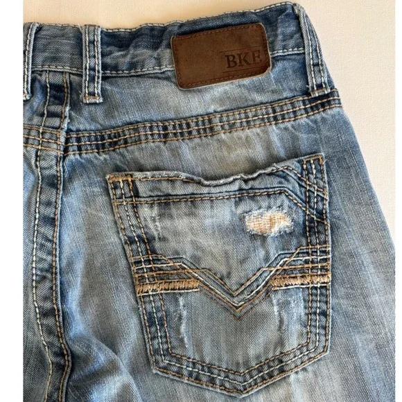 BKE Carter Straight Leg Jeans Mens 32x33 Light Wash Distressed Blue Denim - Picture 4 of 13